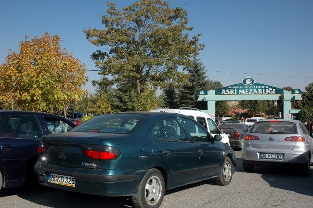 Eskişehir\'de Mezarlık Ziyareti