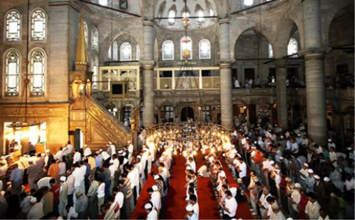 Eyüp Sultan Camii\'nde Bayram Coşkusu