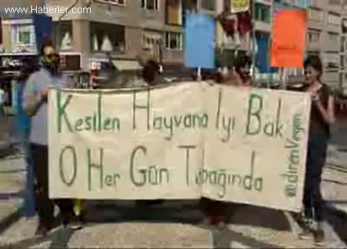 Kadıköy\'de Kurban Kesimine Protesto