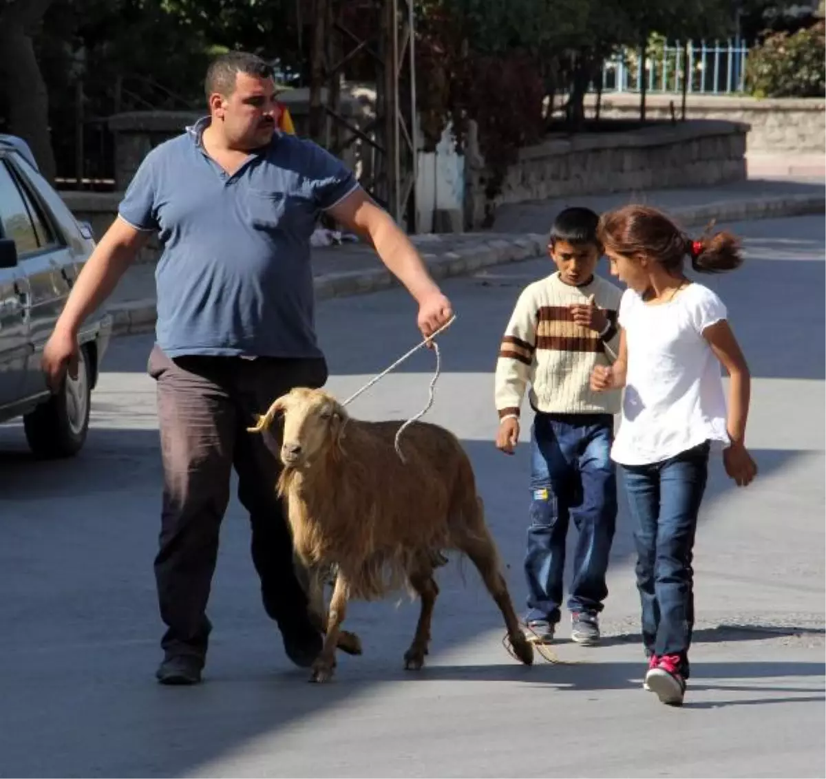 Kurbanlık Keçisine Polise Verdiği \'Eşkal\' Sayesinde Kavuştu