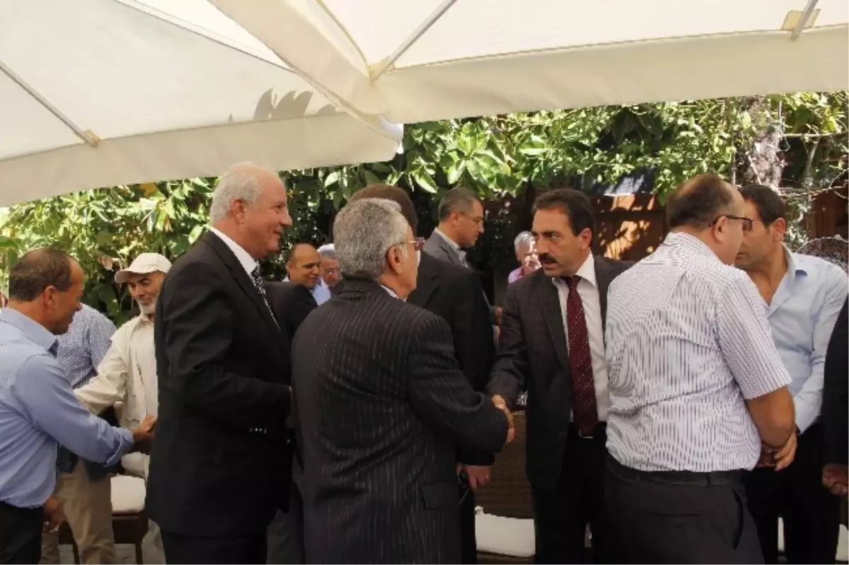 Kuşadası'nda Coşkulu Bayramlaşma