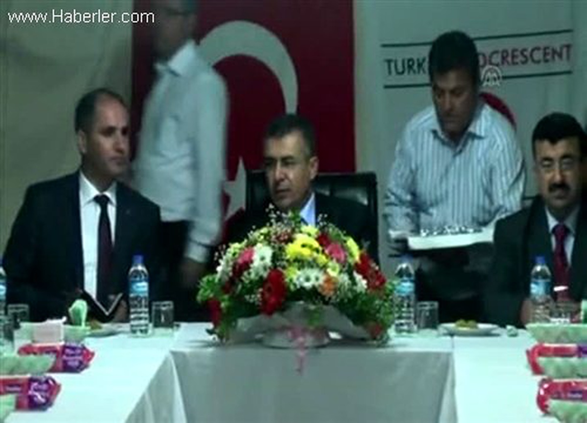Vali Lekesiz, Suriyelilerle bayramlaştı