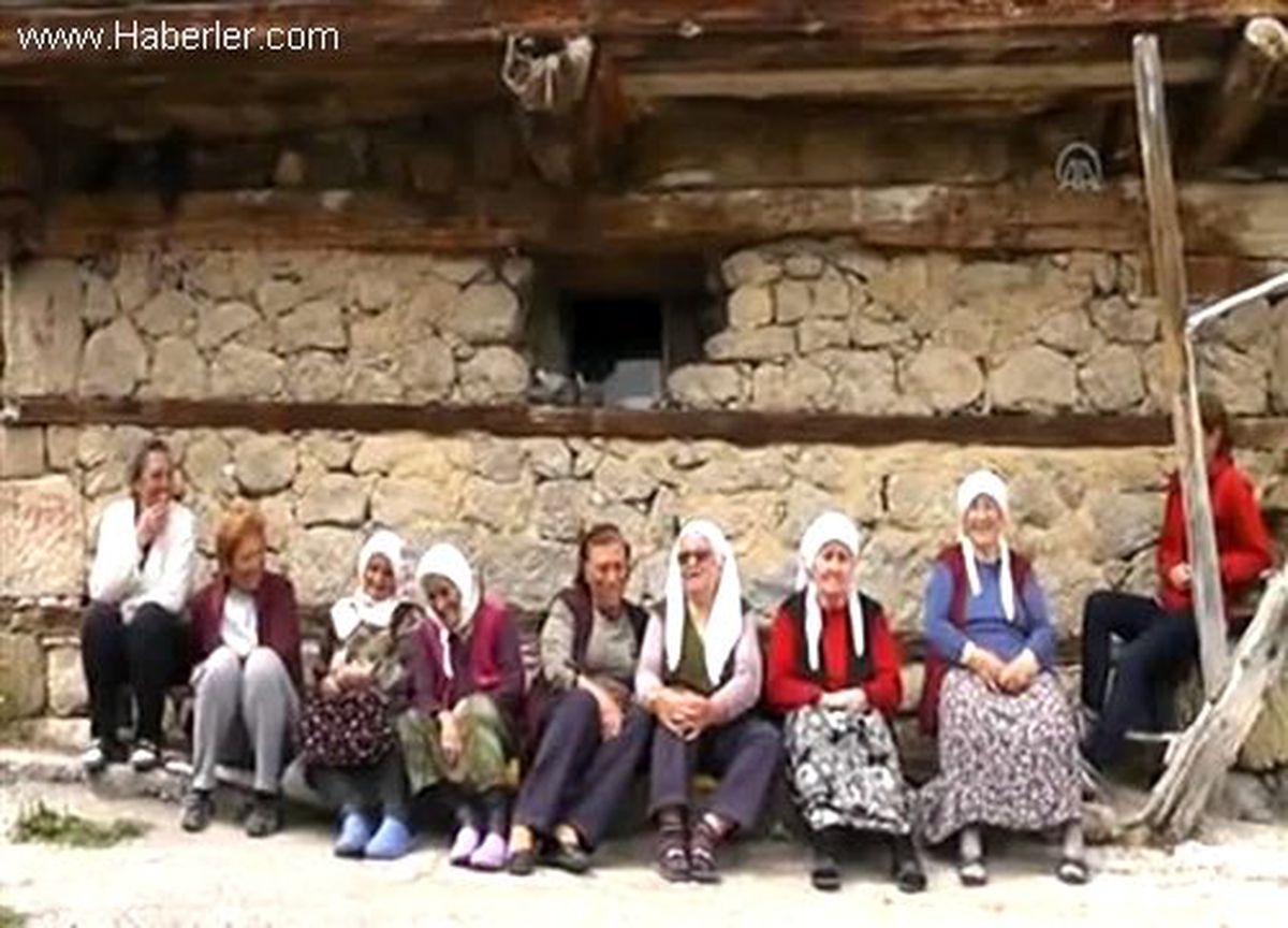 Asırlık evi "müze" gibi kullanıyor