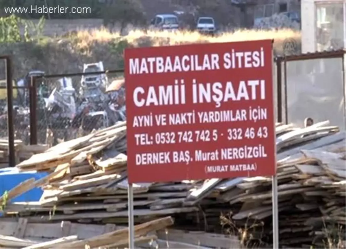 Atık kağıtları satarak cami yaptırıyorlar