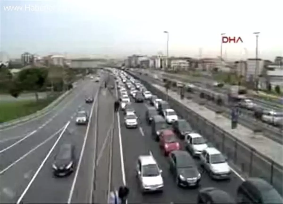 Boğaziçi İstikametinde Trafik Durma Noktasına Geldi