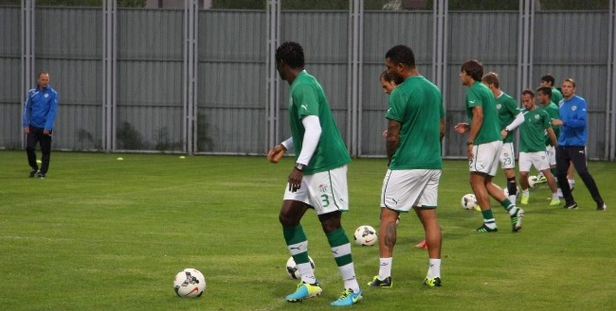 Bursaspor Yağmur Altında Çalıştı