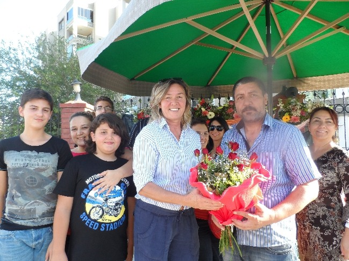CHP Aday Adayı Semra Aksu, Herkesi Kucaklıyor