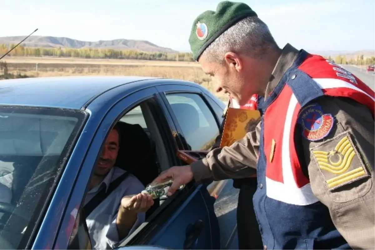 Jandarma Sürücülerin Bayramını Kutladı