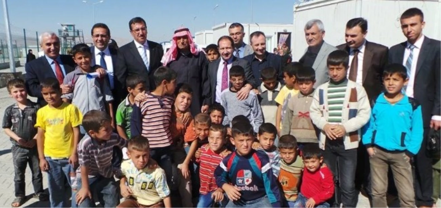 Milletvekili Öz, Suriyelilere Bayram Ziyaretinde Bulundu