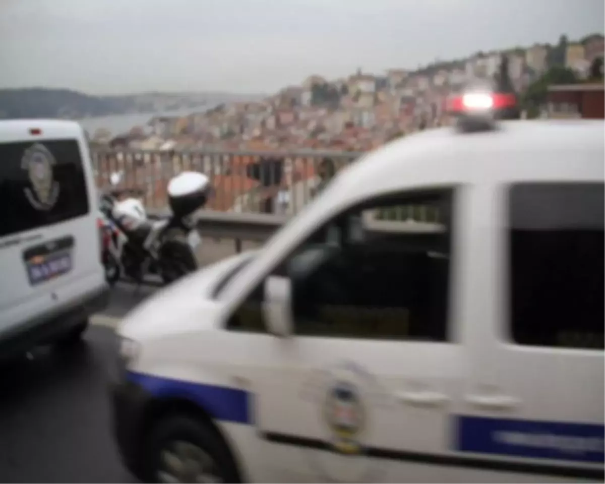 Motorize Polis Ekipleri Boğaziçi Köprüsü\'nde Kaza Yaptı: 3 Yaralı