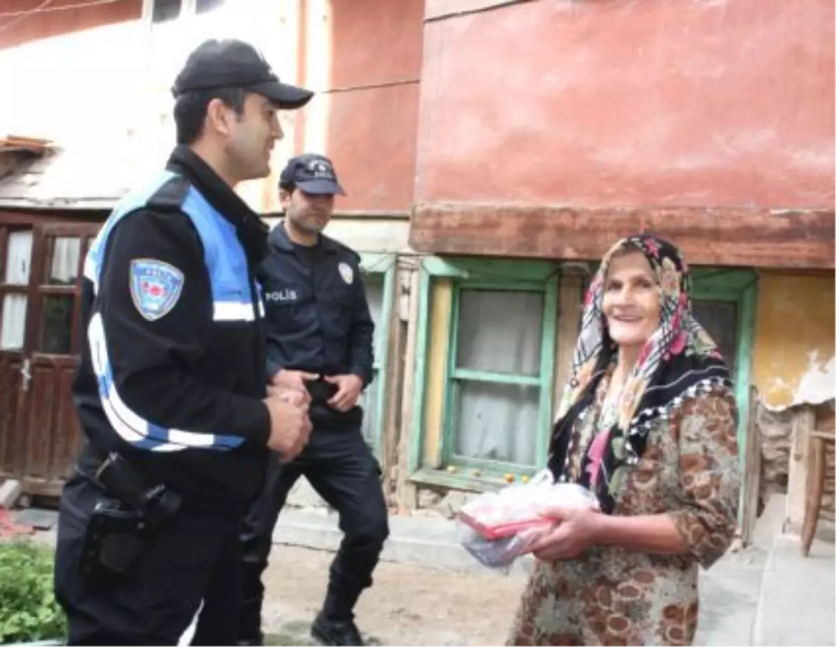 Polis kurban kesemeyen aileleri sevindirdi