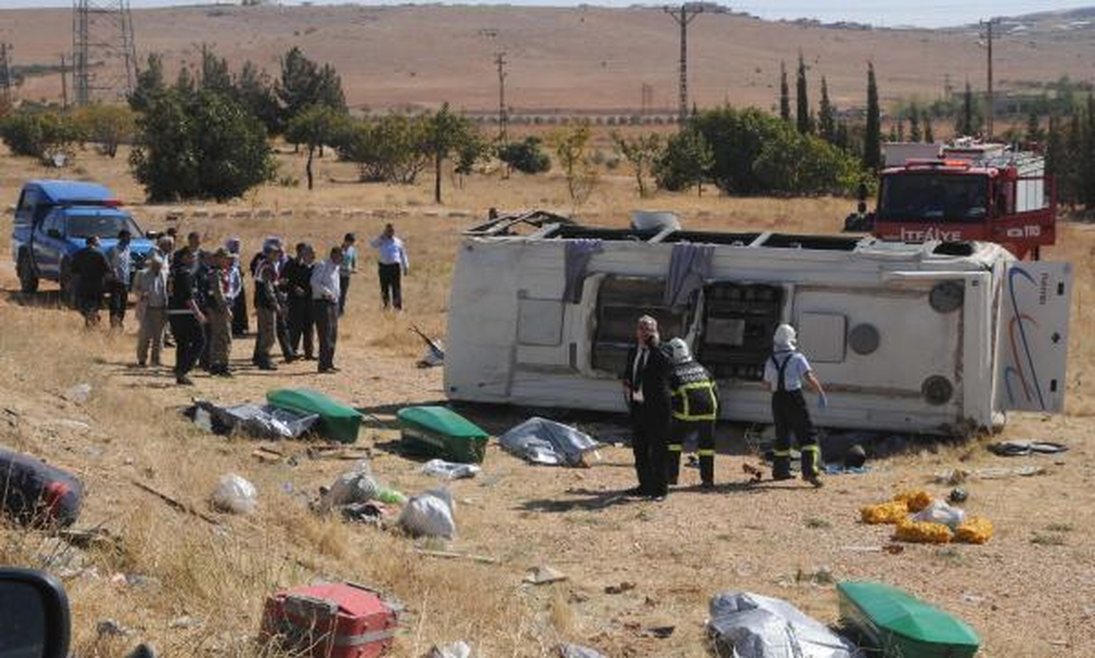Tanker ile Midibüs Çarpıştı: 3 Ölü (2)