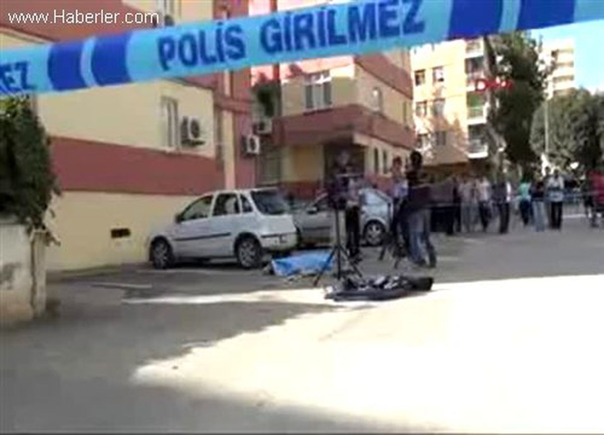 5 Katlı Binadan Atlayarak Yaşamına Son Verdi