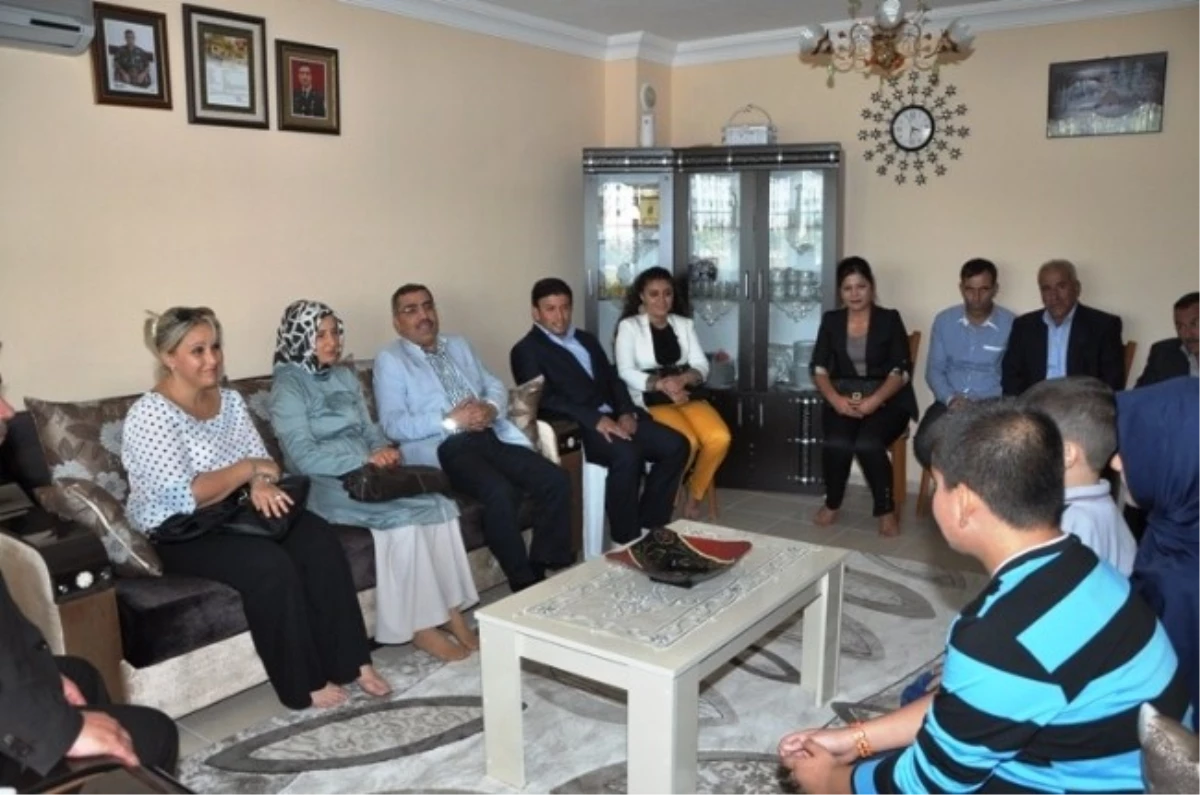 Başkan Çelikcan ve Balcılar\'dan Şehit Ailesine Bayram Ziyareti