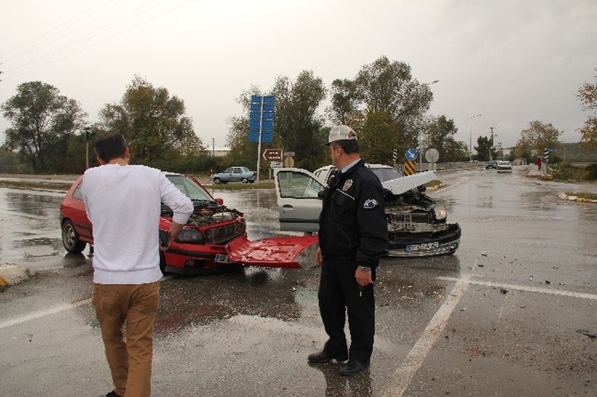 Batakköy Kavşağında Kazaların Ardı Arkası Kesilmiyor