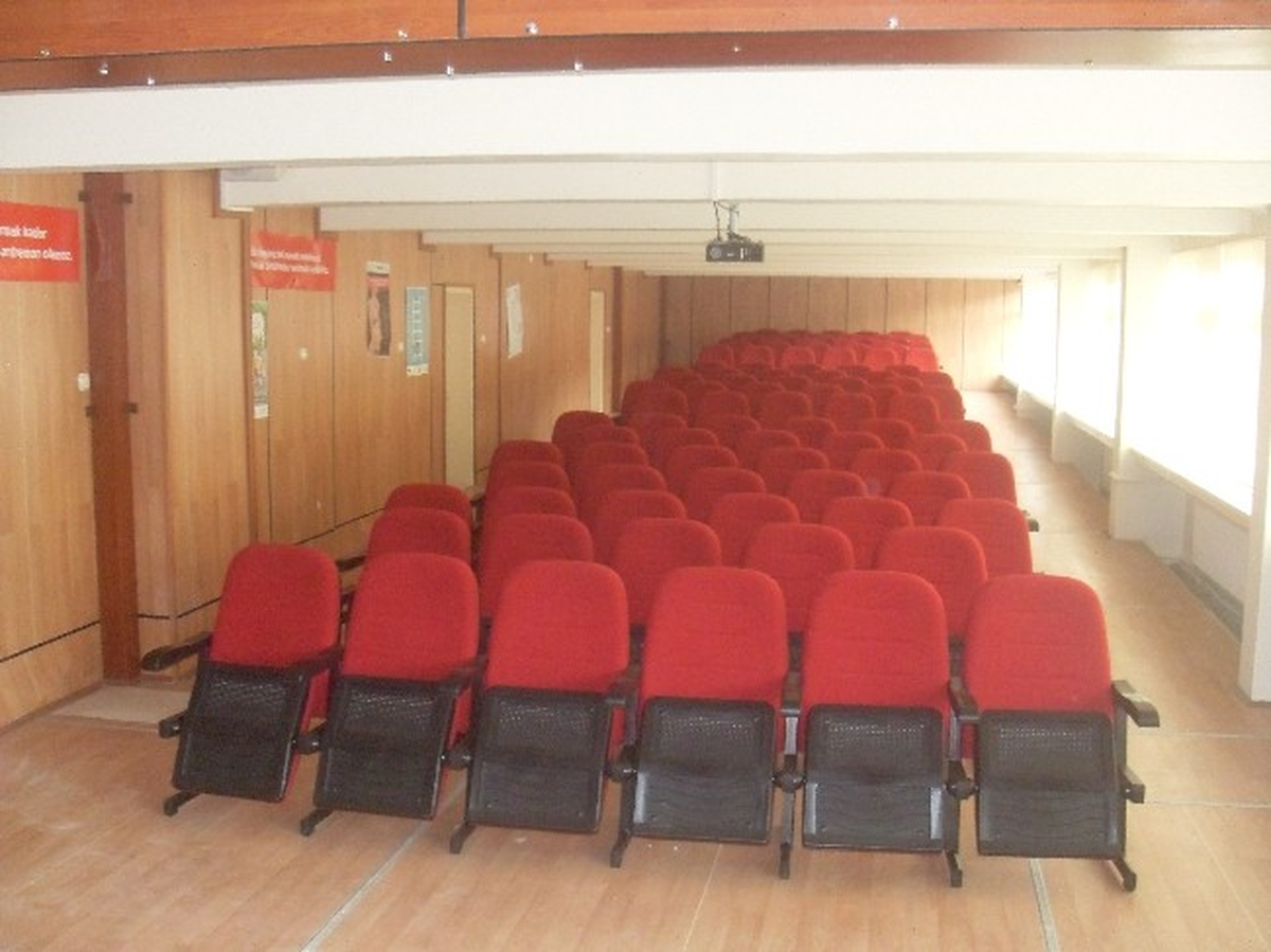 İzmit Belediyesi\'nden Sağlık Meslek Lisesi\'ne Çok Amaçlı Salon