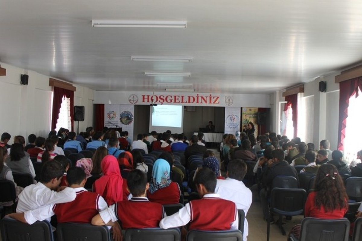 Kula\'da Madde Bağımlılığı ve Koruma Yolları Konferansı
