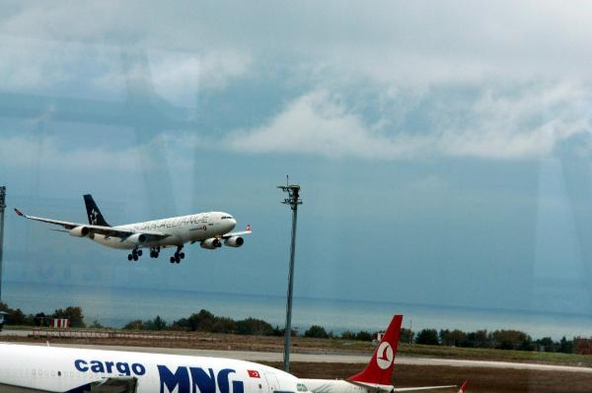 Motoruna Kuş Çarpan THY Uçağı Geri Döndü