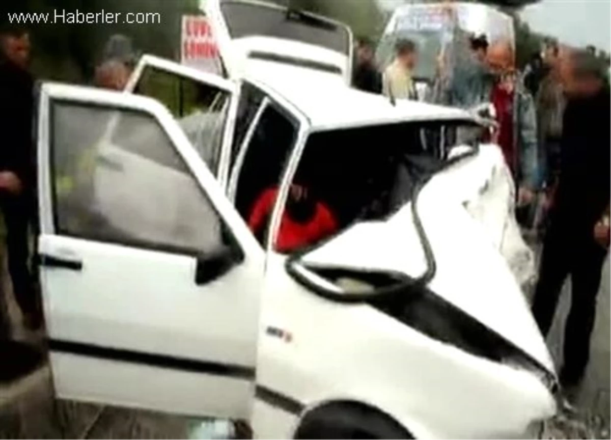 Orhangazi\'de iki otomobil çarpıştı: 10 yaralı