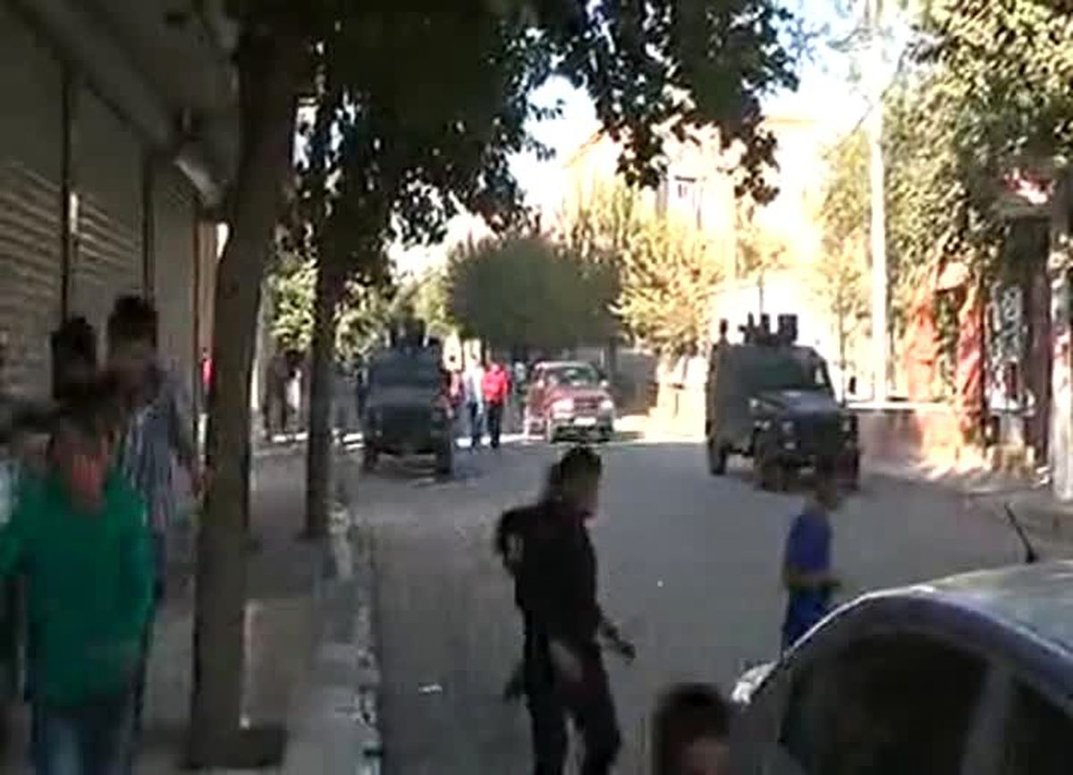 PTT binasına molotofkokteyli attılar