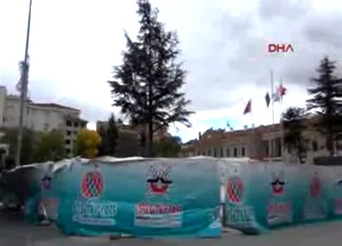 Eskişehir\'de Şiddetli Rüzgar Etkisini Gösterdi