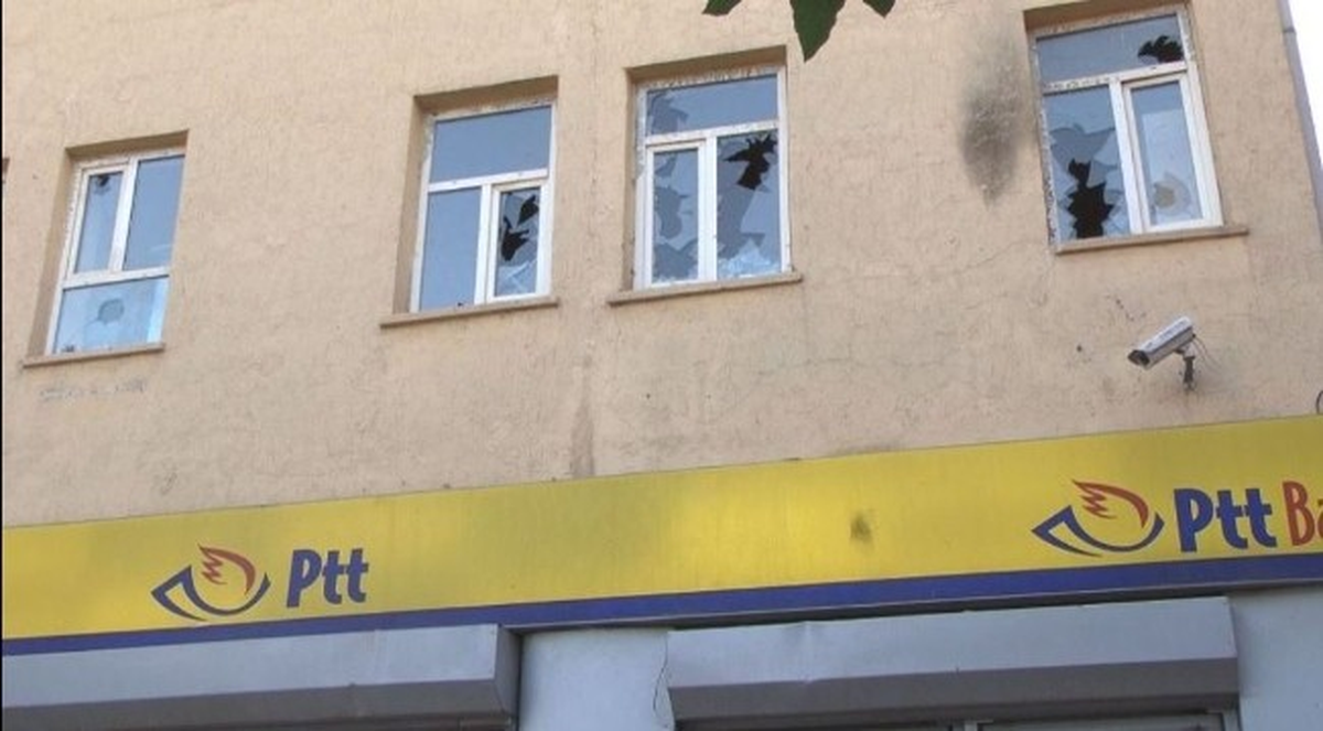 Silopi\'de PTT Binasına Molotoflu Saldırı