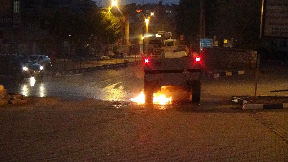 Şırnak\'ta Eylemciler Polise Molotofla Saldırdı