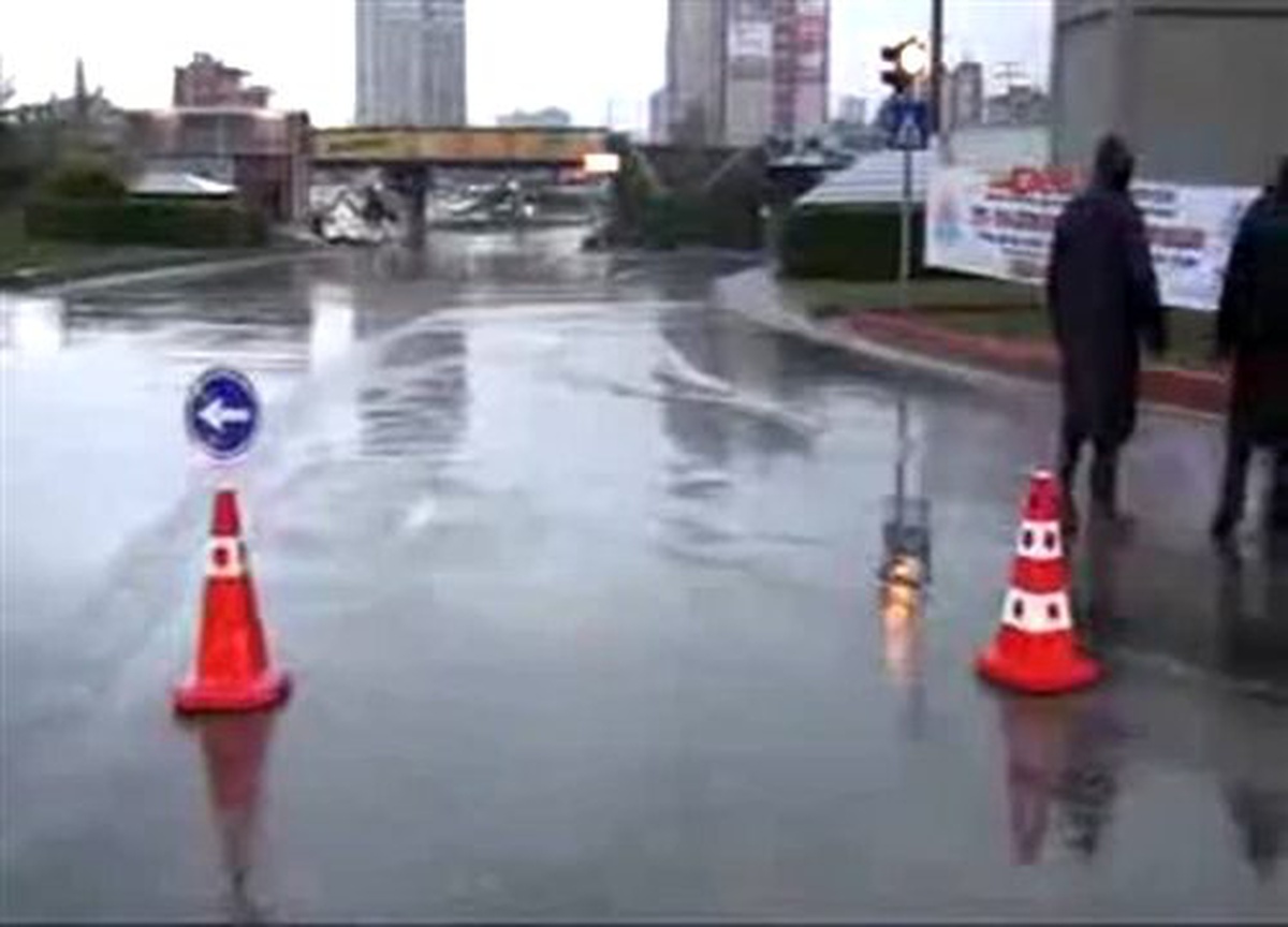 Adana\'da Yağmur Yaşamı Felç Etti