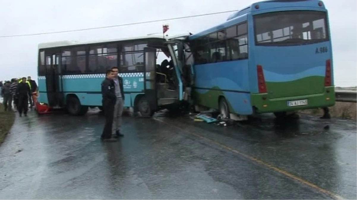 Arnavutköy\'de Otobüsler Kafa Kafaya Çarpıştı: 1 Ölü, Çok Sayıda Yaralı Var
