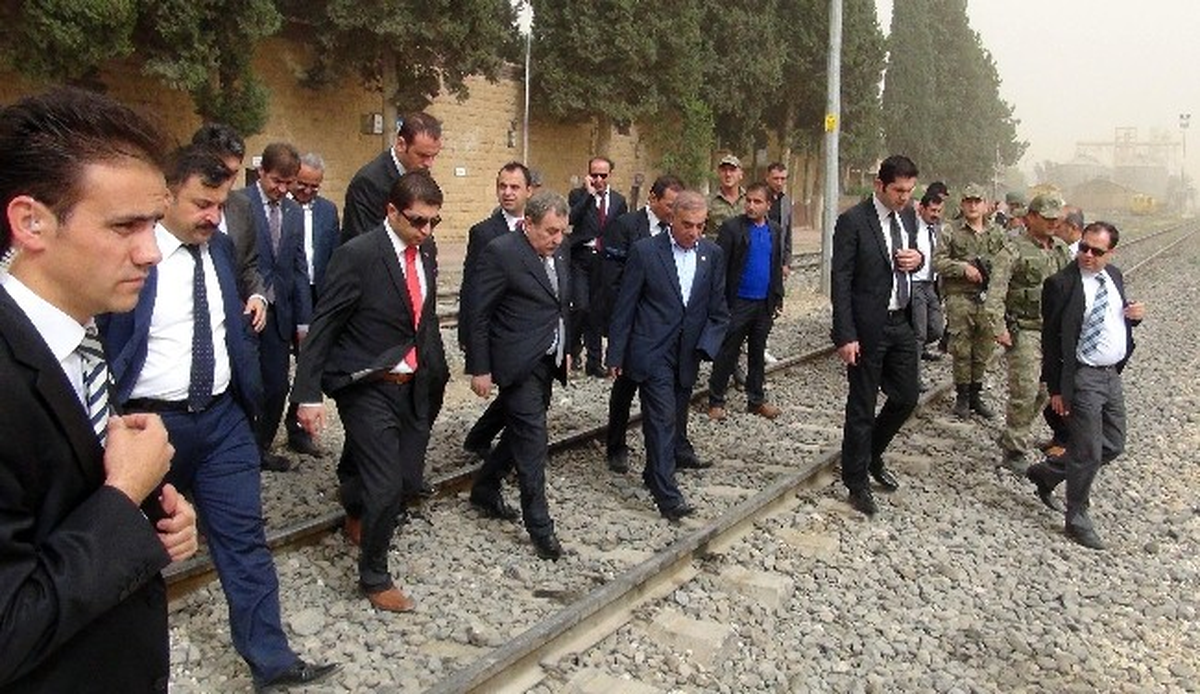 Bakan Güler Sınırdaki Mehmetçiklerle Bayramlaştı