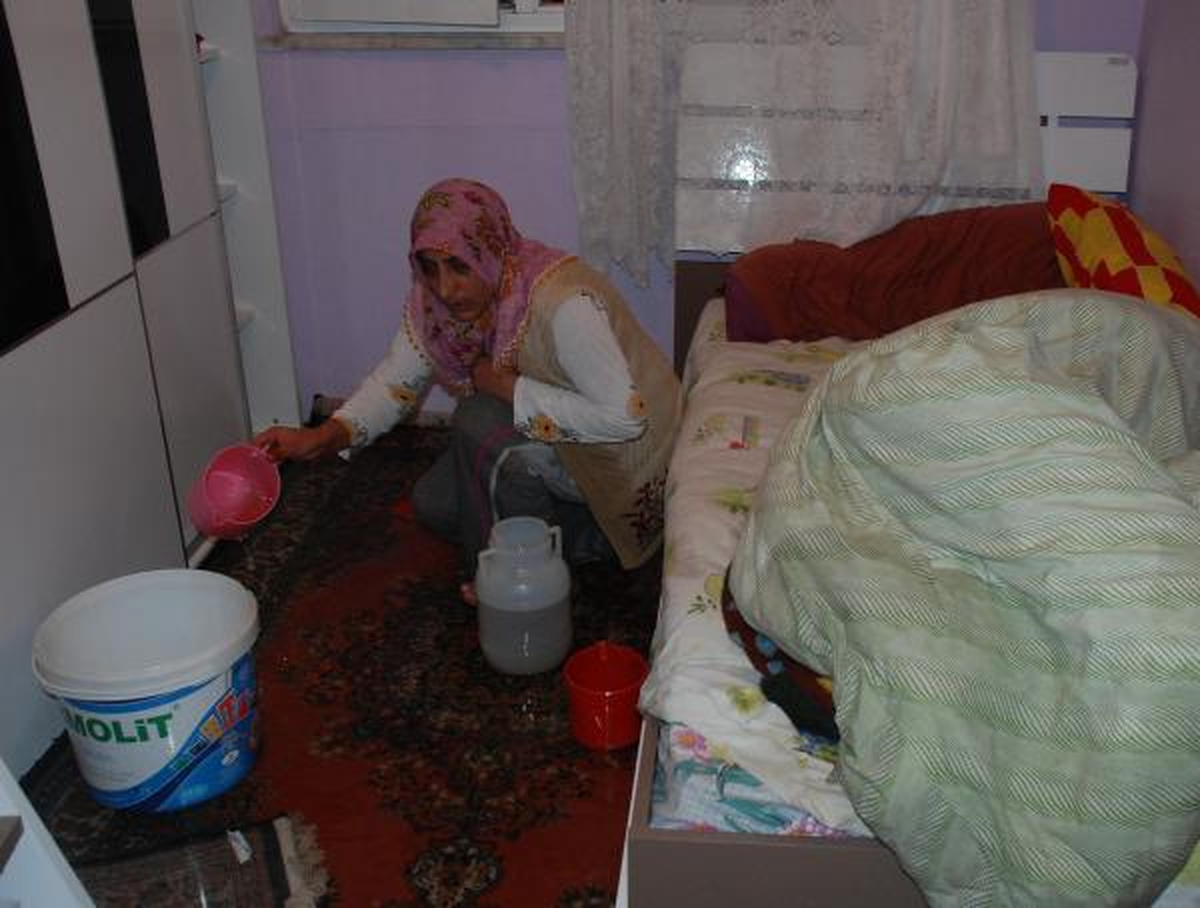 Bursa\'da Ev ve İş Yerlerini Su Bastı