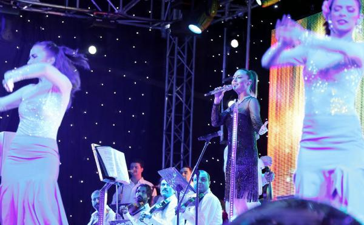 Ebru Gündeş\'ten Unutulmaz Gece