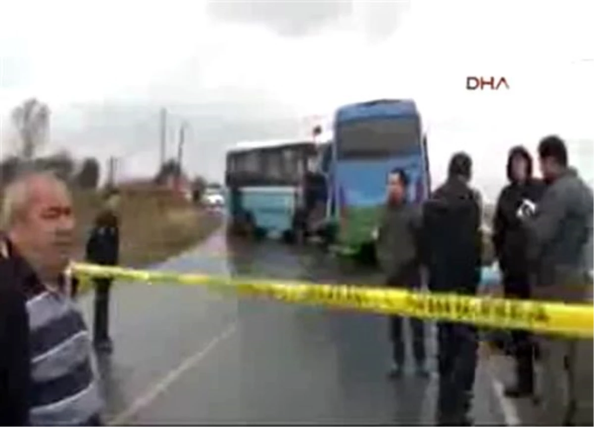 Sazlıbosna\'da 2 Otobüs Çarpıştı: 1 Ölü, 3 Yaralı