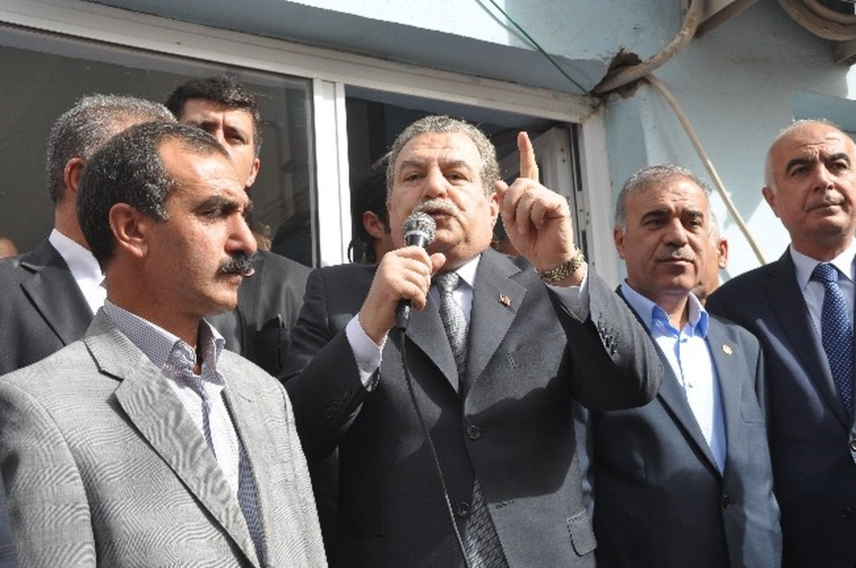 İçişleri Bakanı Güler Nusaybin\'de Partililerle Bayramlaştı