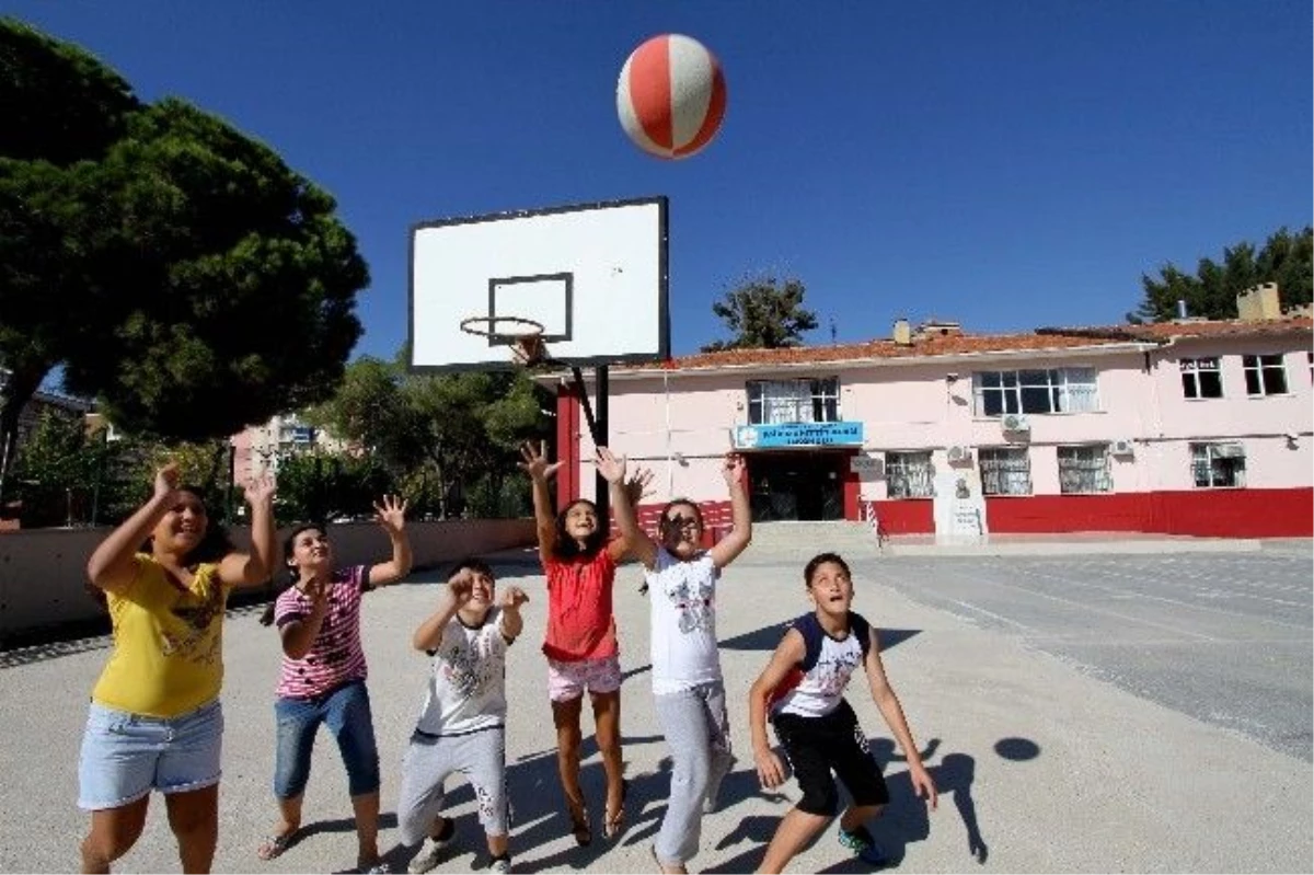 İlkokula Başlama Yaşı Düştü, Belediye de Okullara Park Yaptı