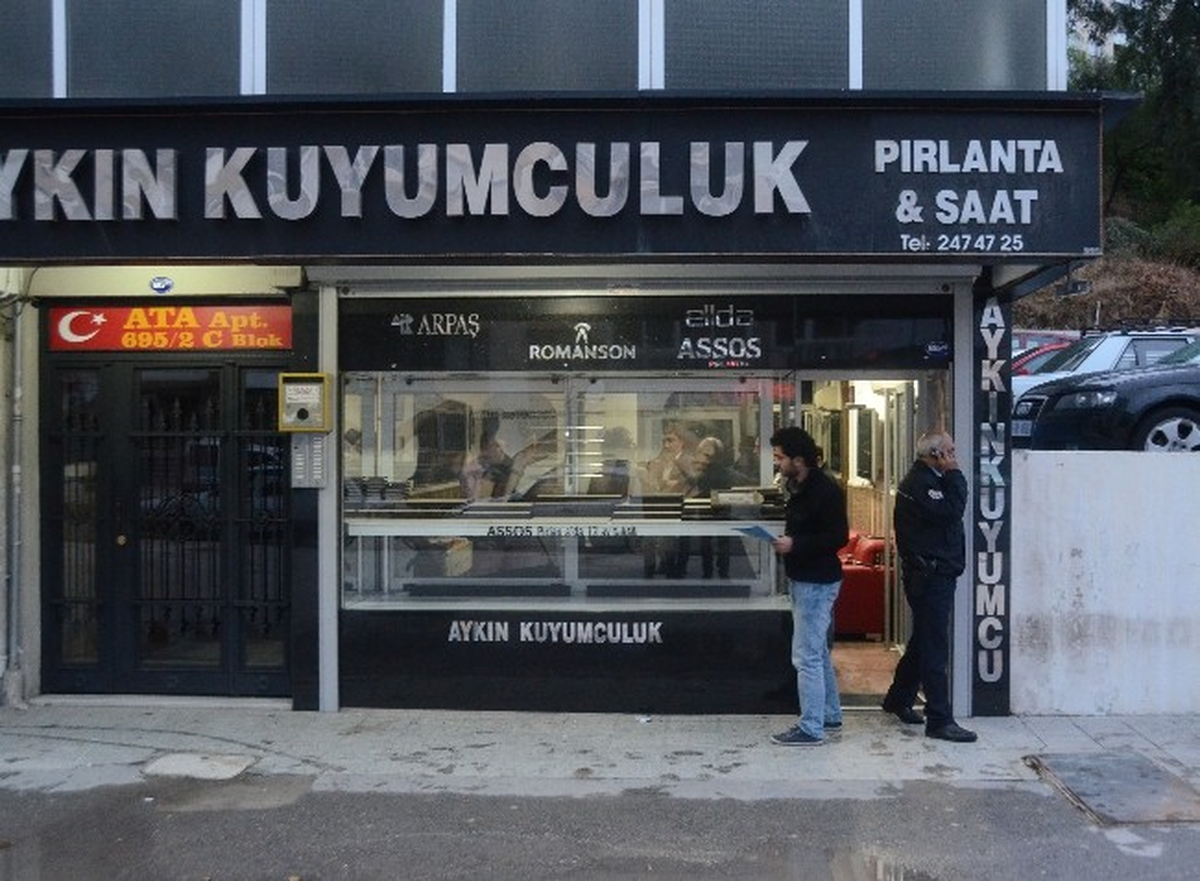 İzmir\'de Enteresan Kuyumcu Soygunu