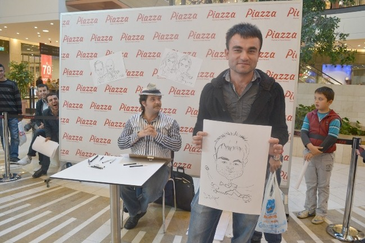 Kahramanmaraş Piazza\'da \'Karikatürlü\' Eğlence