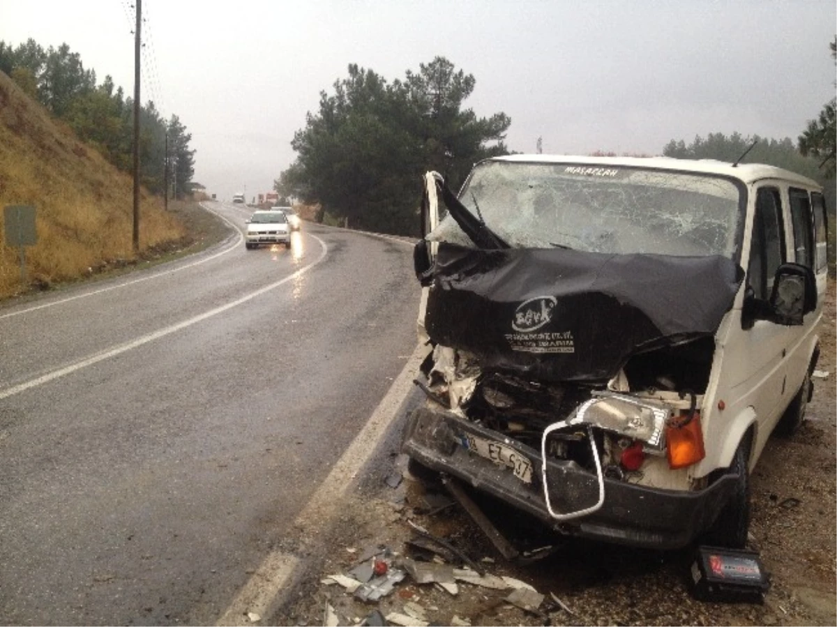 Kahramanmaraş\'ta Trafik Kazası: 2 Ölü, 5 Yaralı
