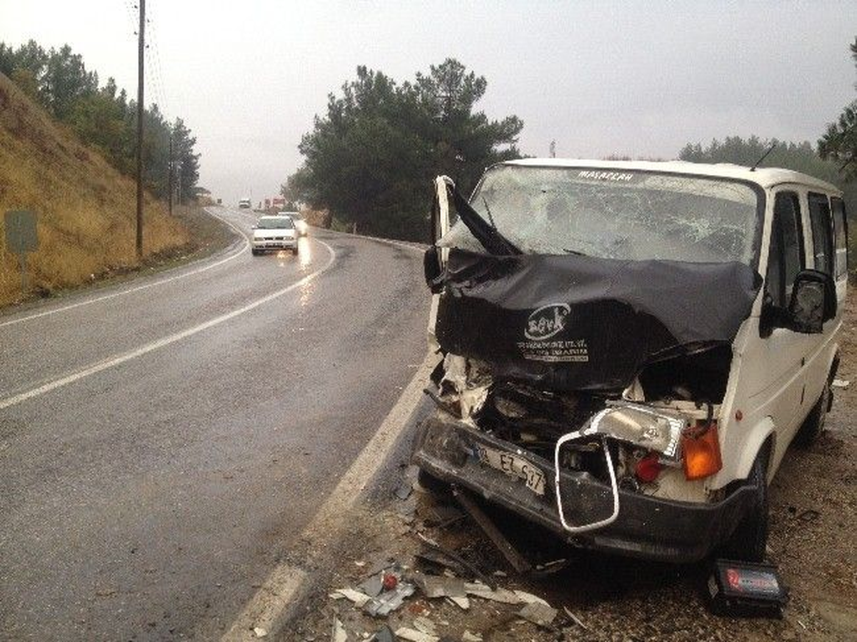 Kahramanmaraş\'ta Trafik Kazası: 2 Ölü, 7 Yaralı
