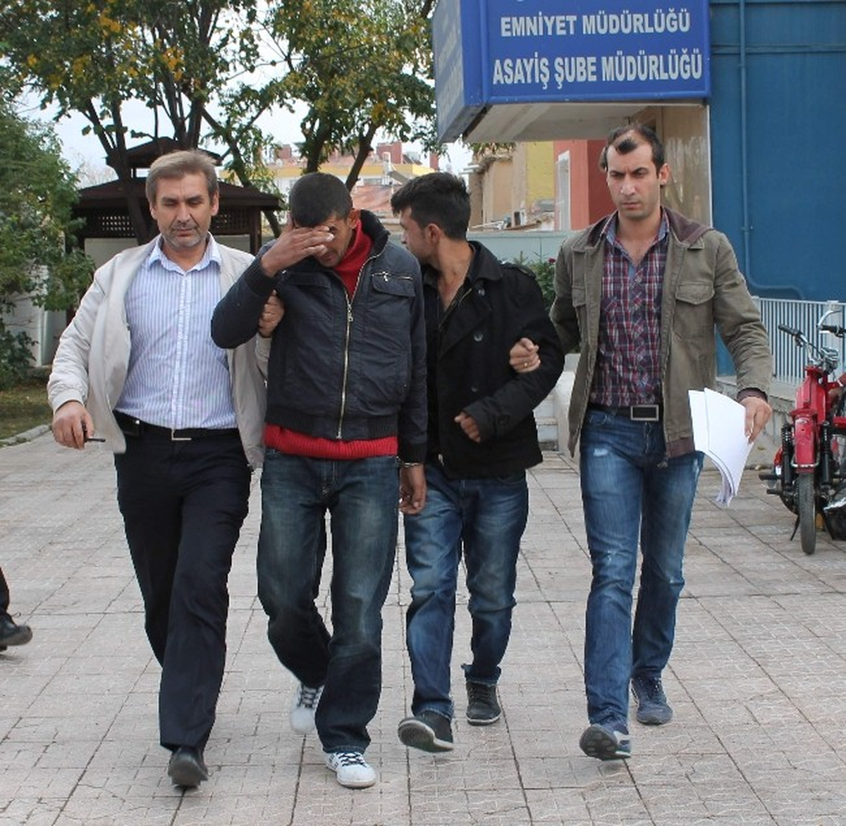 Konya\'da 15 Bin TL Değerinde Demir Çaldılar