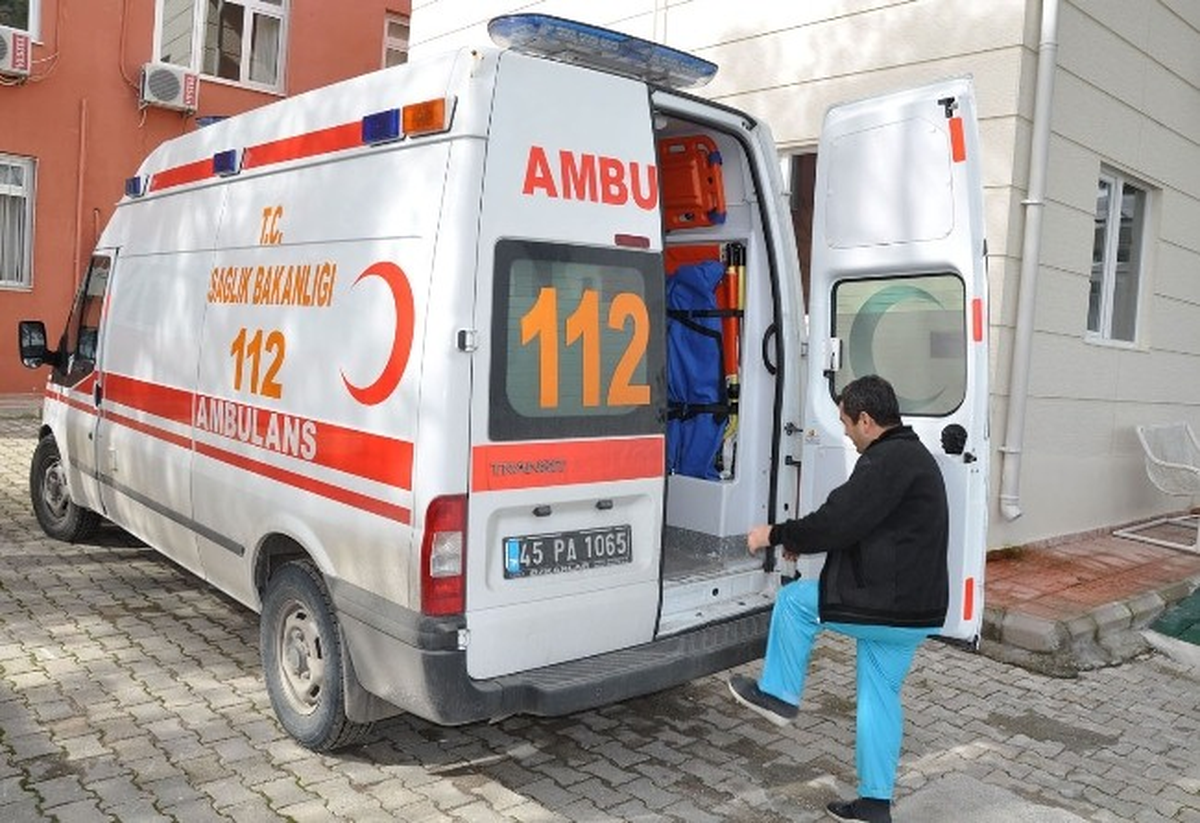 Manisa\'da Trafik Kazası: 1 Ölü, 2 Yaralı