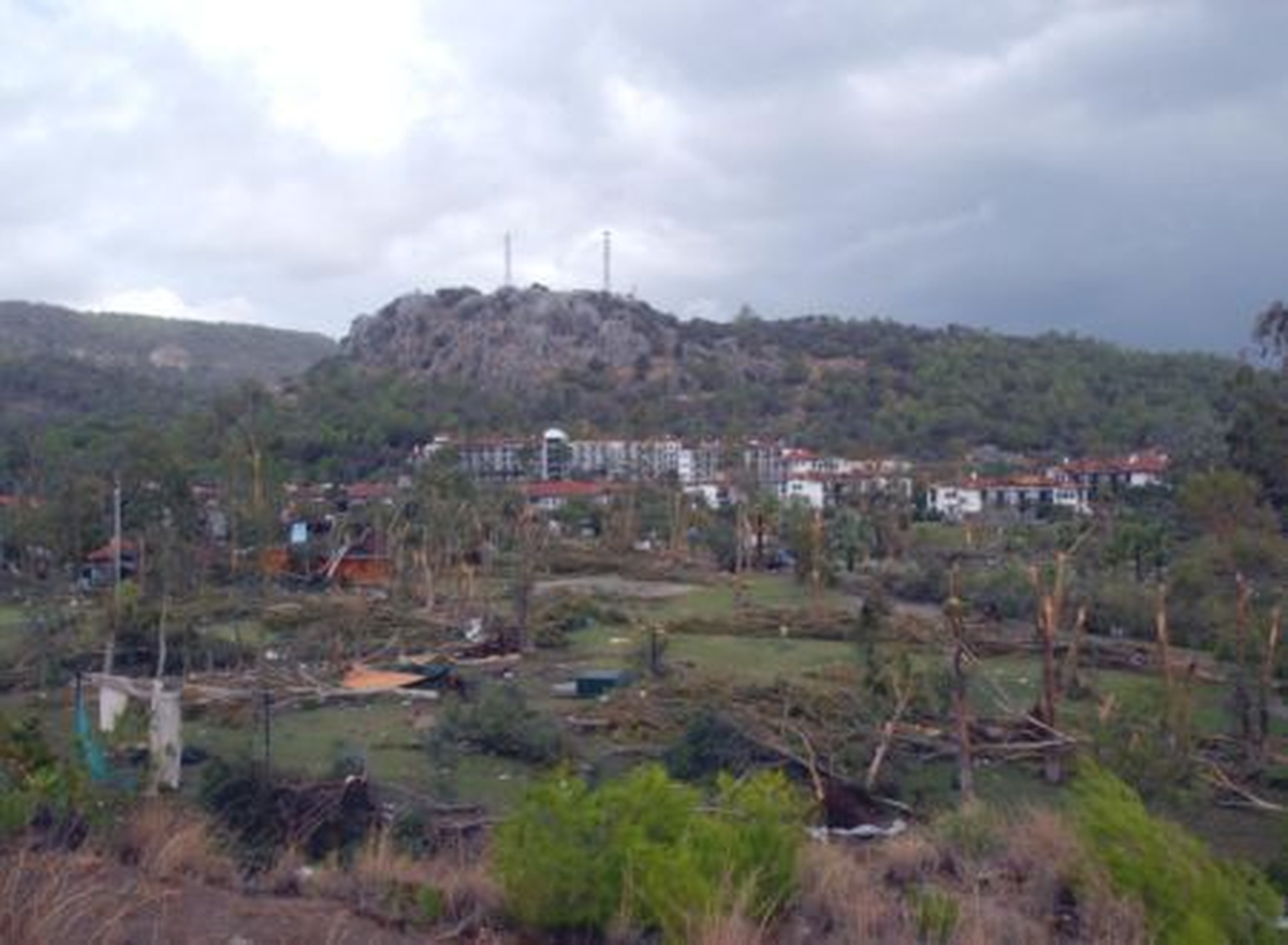 Muğla\'daki Hortum Dehşeti Kameralara Yansıdı