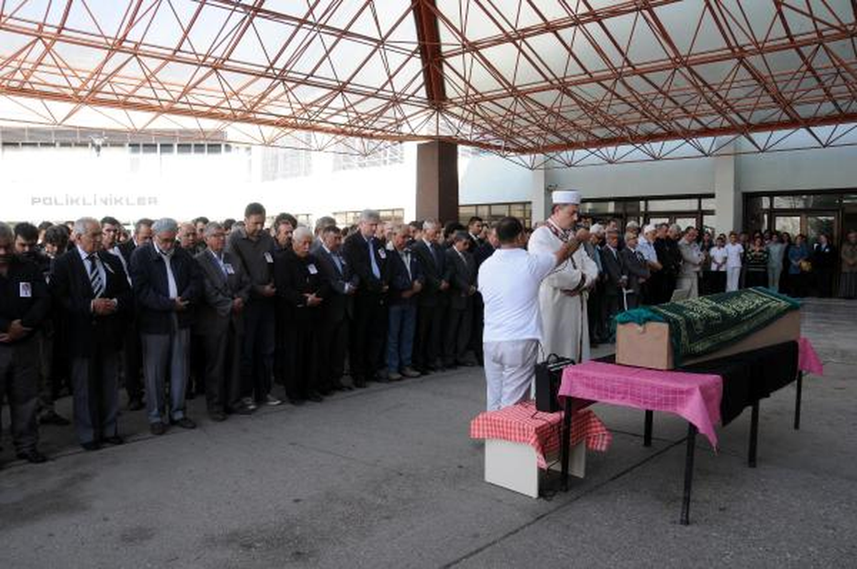 Organ Nakli Profesörü Haluk Demiryürek, Kansere Yenildi (2)