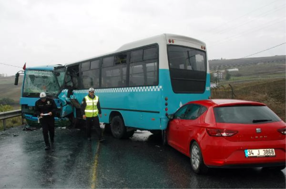 Özel Halk Otobüsleri Kafa Kafaya Çarpıştı: 1 Ölü 3 Yaralı