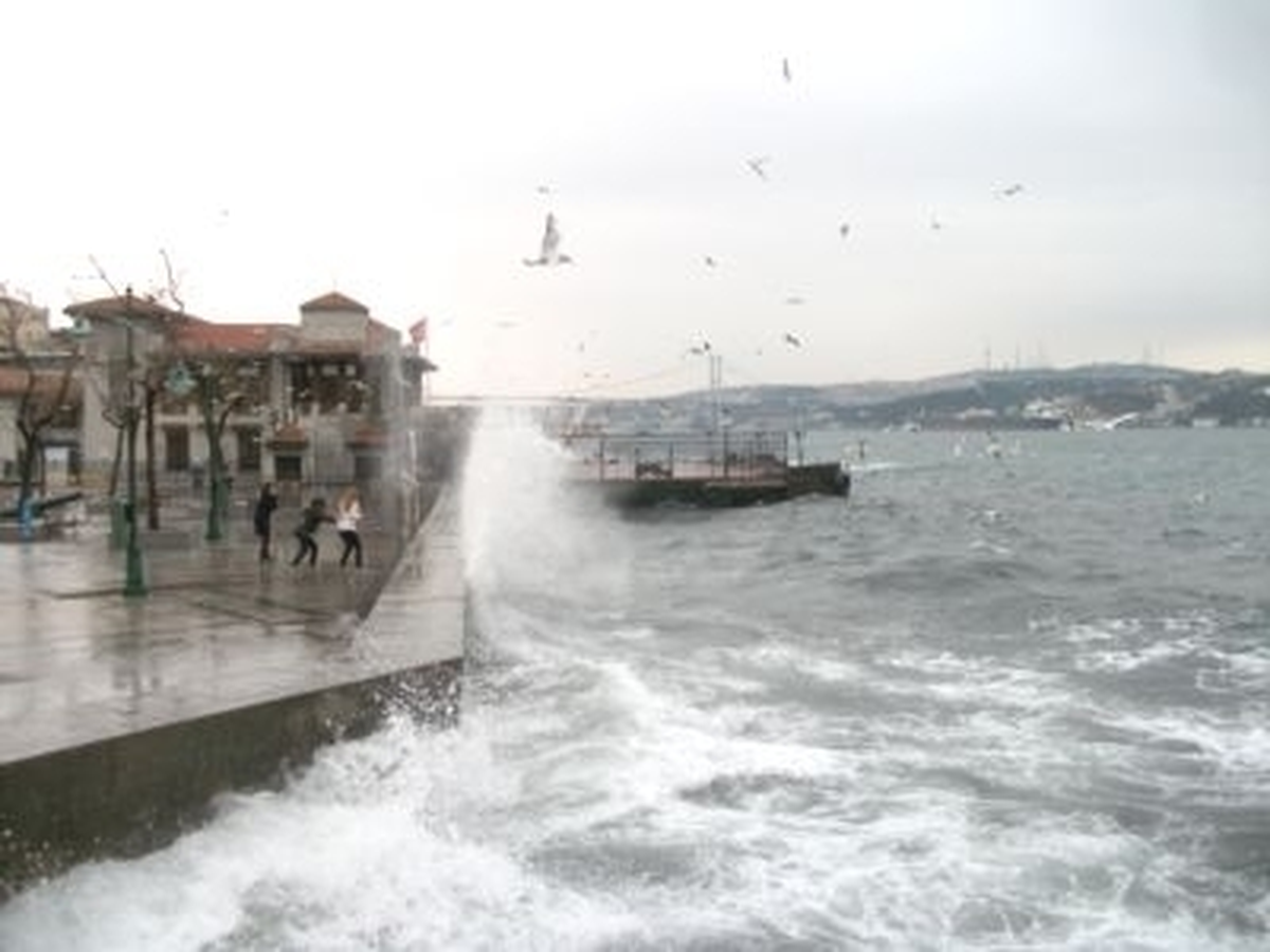 Poyraz, Marmara\'da Deniz Ulaşımını Olumsuz Etkiledi
