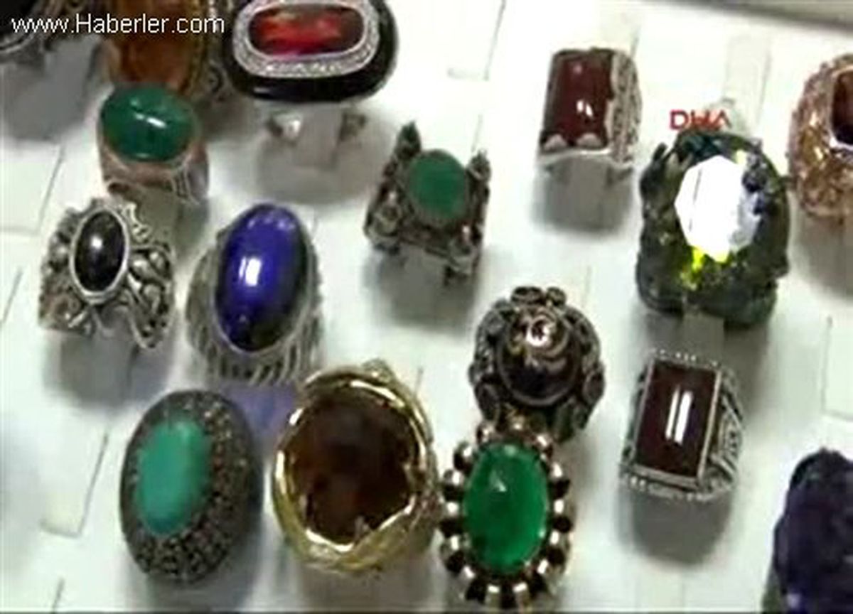 Profesörün Hobisi Yüzük