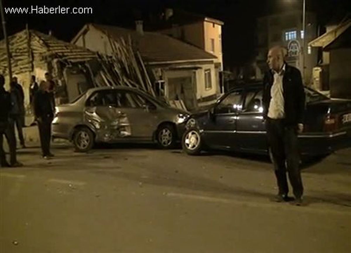 Şarkışla\'da trafik kazası: 2 yaralı