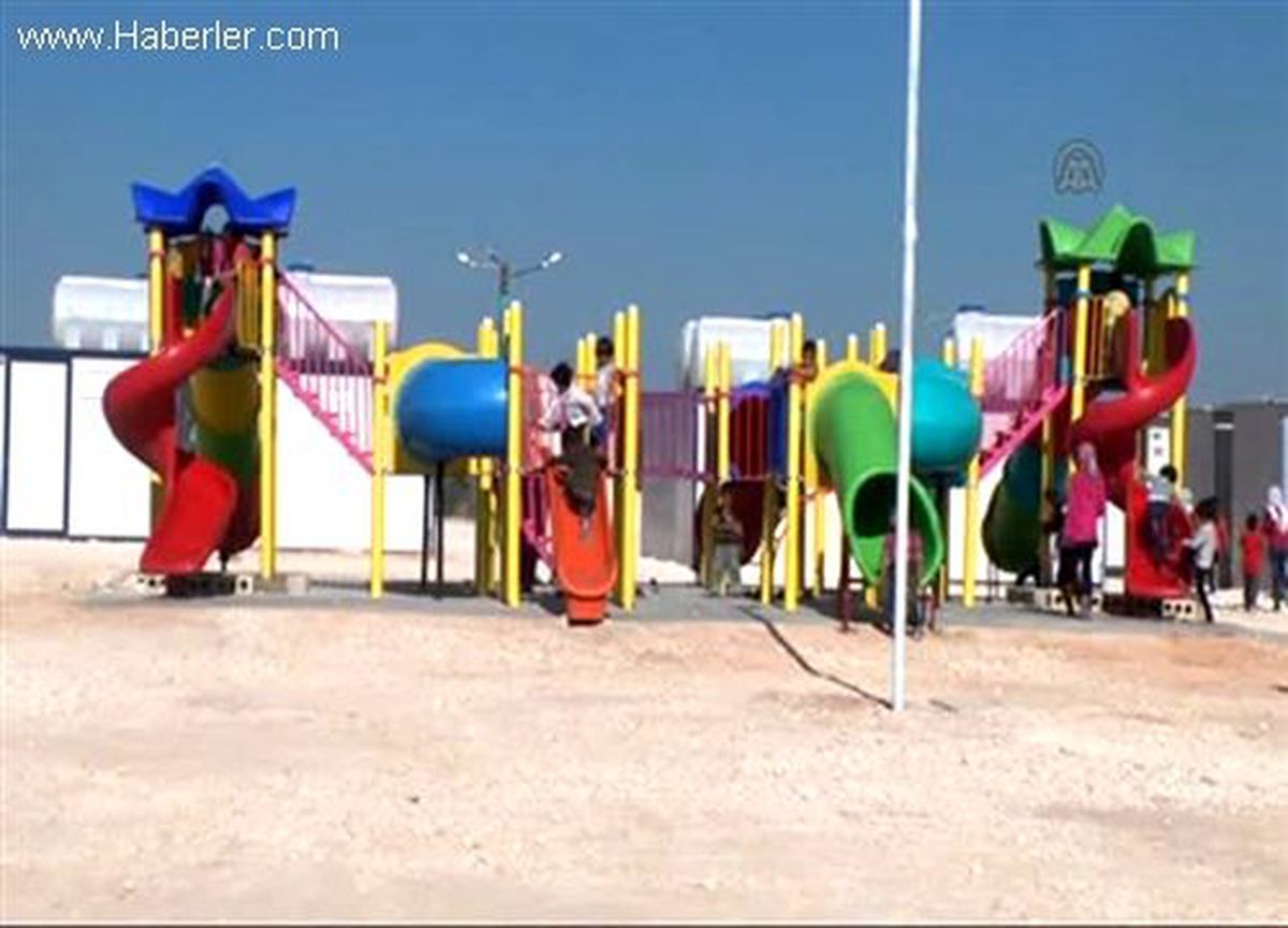 Sınır ötesinde yetim çocuklar oyun parkıyla hayat buluyor