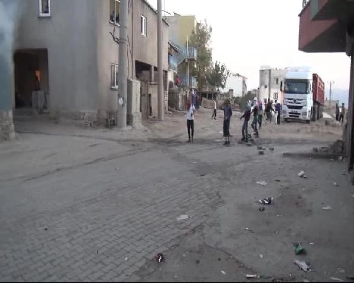 Şırnak\'ta Polis Göstericilere Müdahale Etti