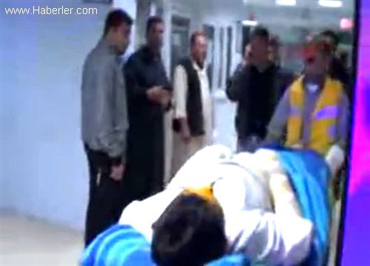 Suriye\'nin Deyrezor Kentinde, Ordu Birlikleri Tarafından Düzenlenen Hava Saldırılarında Yaralanan 5...